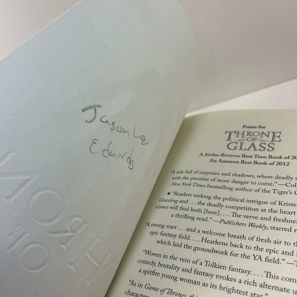 Throne of Glass Book by Sarah J. Maas - Picture 12 of 12